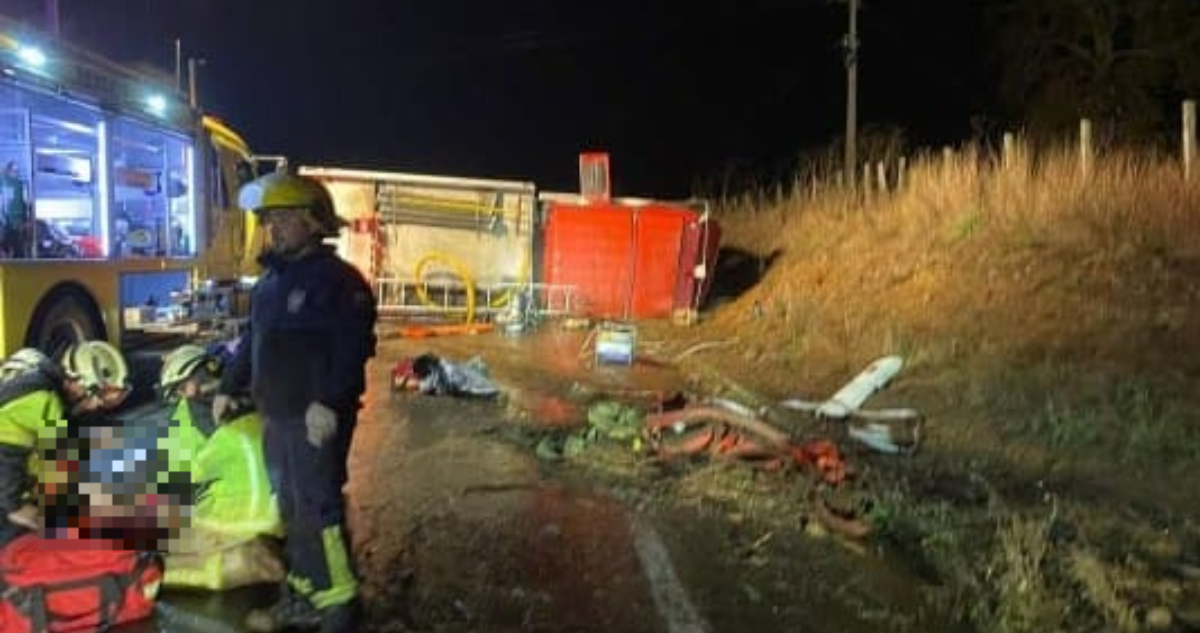 Carro de Bomberos vuelca entre Freire y Villarrica: reportan lesionados