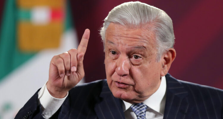 El presidente de México es declarado como persona “non grata” por el Congreso de Perú