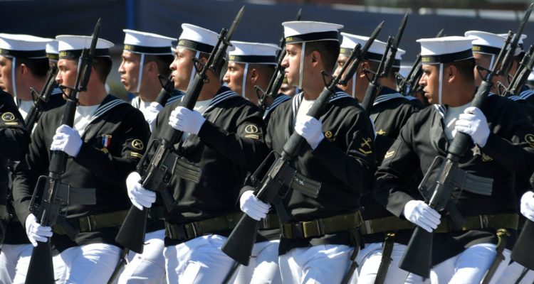 “No nos representan”: Comandante en Jefe de la Armada por exmarinos que asesinaron a hombre en Iquique