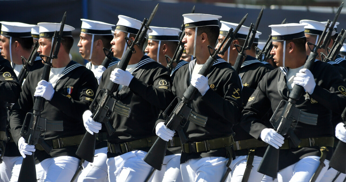 “No nos representan”: Comandante en Jefe de la Armada por exmarinos que asesinaron a hombre en Iquique