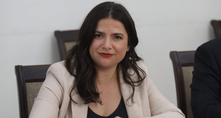 Ministra Orellana expresa preocupación y pide respeto por seremi de Ñuble acusada de intento de aborto