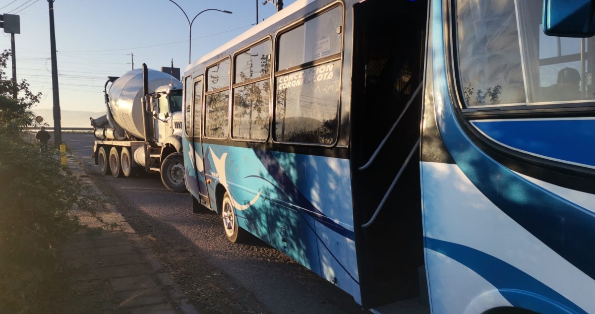 Camionero amenaza a conductor de bus en Coronel