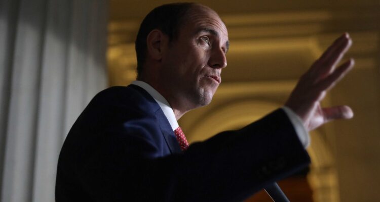 Arrau contradice a Kaiser y afirma que Republicanos respetará 12 bases de nuevo proceso constitucional