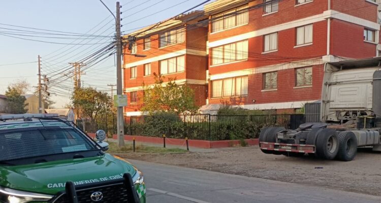 Detienen a hombre por dispararle a su vecino en La Cisterna: en su casa hallaron armamento de guerra
