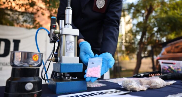 Desbaratan banda colombiano-chilena acusada de elaborar y vender drogas sintéticas en la RM