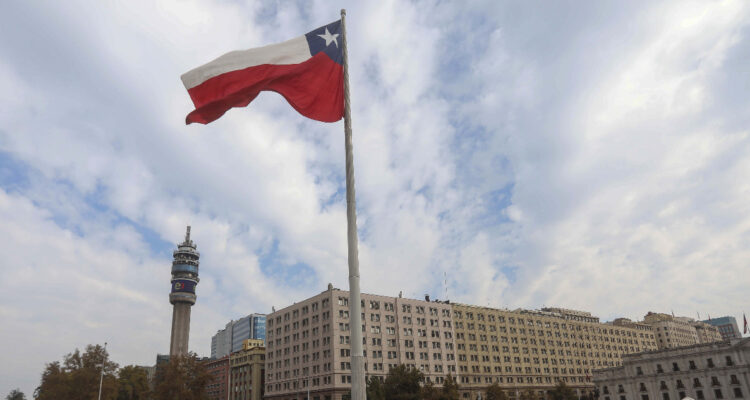 El PIB de Chile cayó menos de lo esperado en 1er trimestre y se reporta superávit de cuenta corriente