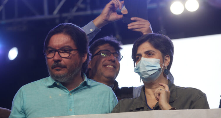 Oposición acusa intervención del Gobierno tras llegada de Marcos Barraza (PC) a municipio de Santiago