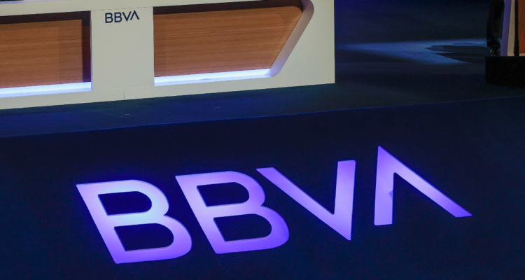 BBVA advierte que no financiará a empresas que no se sumen a tiempo a la descarbonización