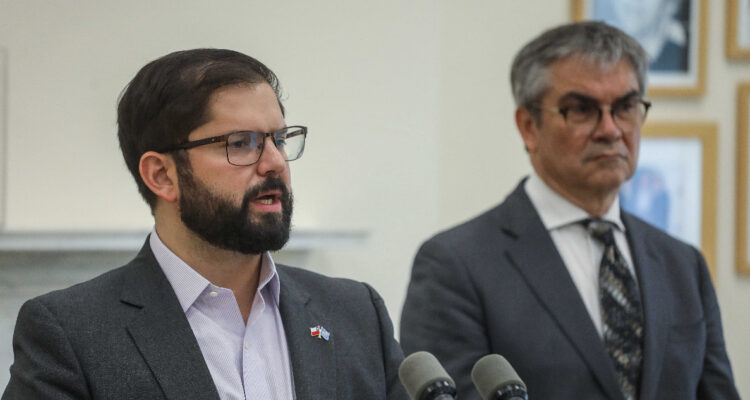 CFA destaca política de ahorro del Gobierno para ingresos del litio, pero advierte riesgos fiscales