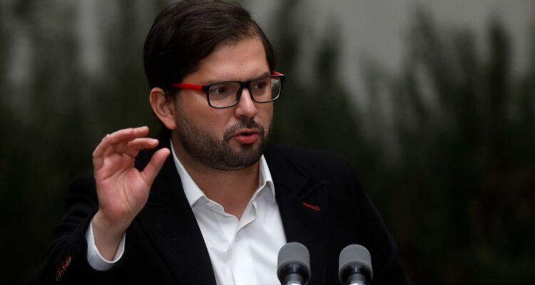 boric aprobación royalty