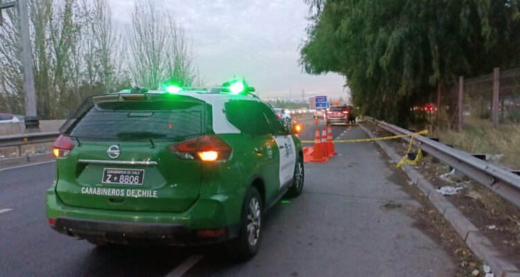 Encuentran cadáver amarrado y envuelto en frazadas junto a la Autopista Los Libertadores