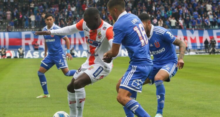 La U y Cobresal se enfrentan por la fecha 14 del Campeonato Nacional.