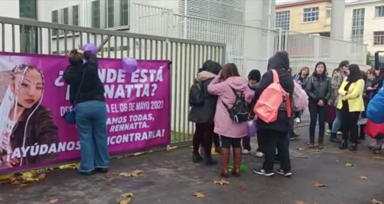 Familia de Rennatta se manifiesta en Fiscalía: exigen información por hallazgo de un cuerpo en Lirquén