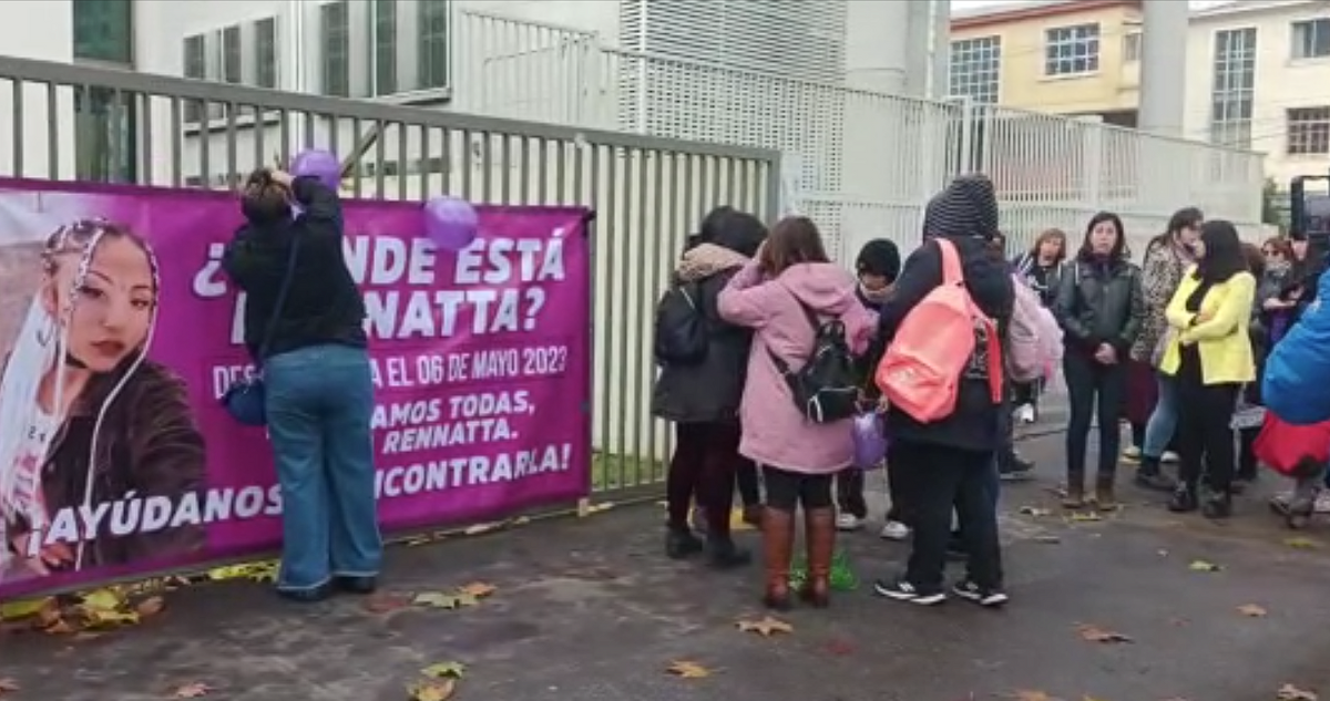 Familia de Rennatta se manifiesta en Fiscalía: exigen información por hallazgo de un cuerpo en Lirquén