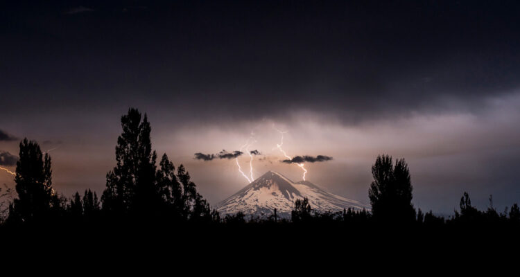 Una investigación chilena logró medir la distribución de cargas eléctricas en los granos, un hallazgo que sería aplicable tanto a los presentes en la naturaleza como a nivel industrial.