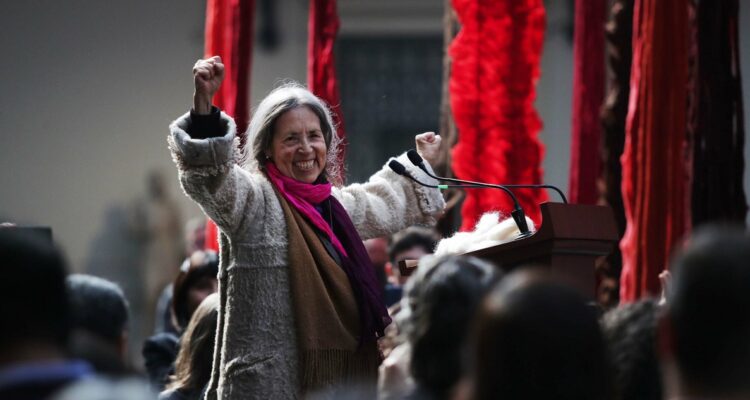 cecilia vicuña en inauguración