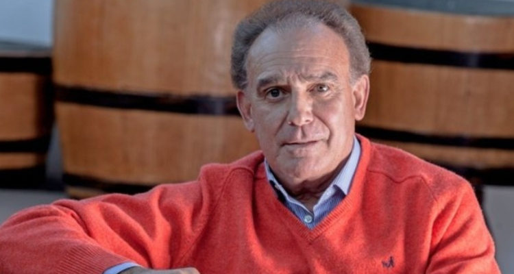 César Antonio Santia sigue internado