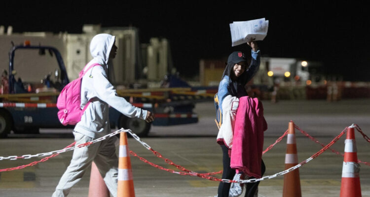 Chile y Venezuela negocian acuerdo para facilitar la expulsión y repatriación de migrantes