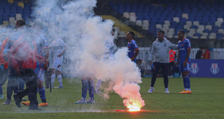 El duro informe arbitral de Gilabert que complica aún más a Universidad de Chile.