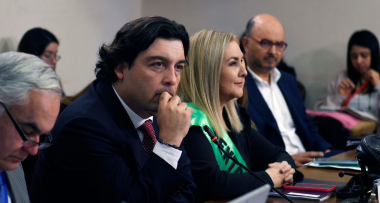 Comisión de la Cámara acuerda fusionar proyectos de retiro de fondos de pensiones: incluido 10% y 100%.