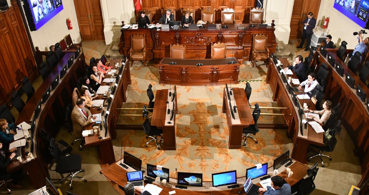Paridad transitoria y umbral de 5% para partidos : las otras normas que aprobó la Comisión Experta