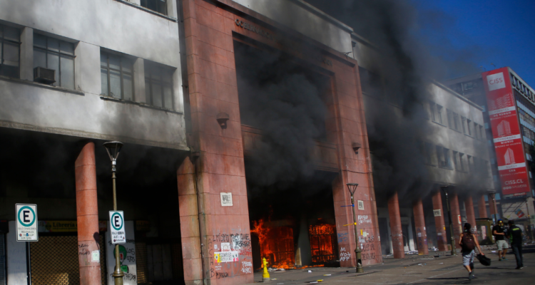 Condenan a tres años y un día de libertad vigilada a cómplice de incendio en Gobernación de Concepción