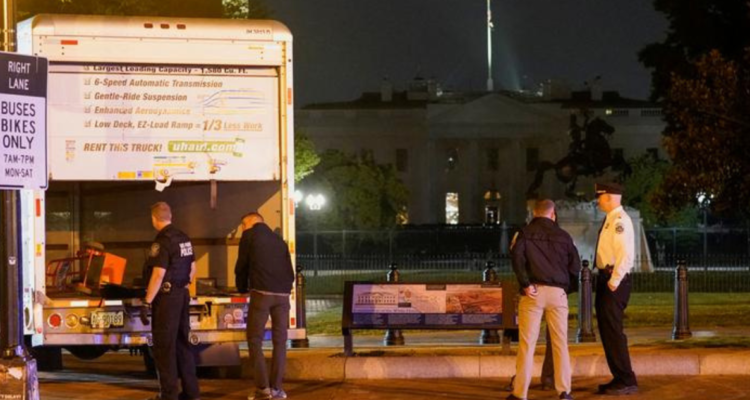 conductor irrumpe en Casa Blanca