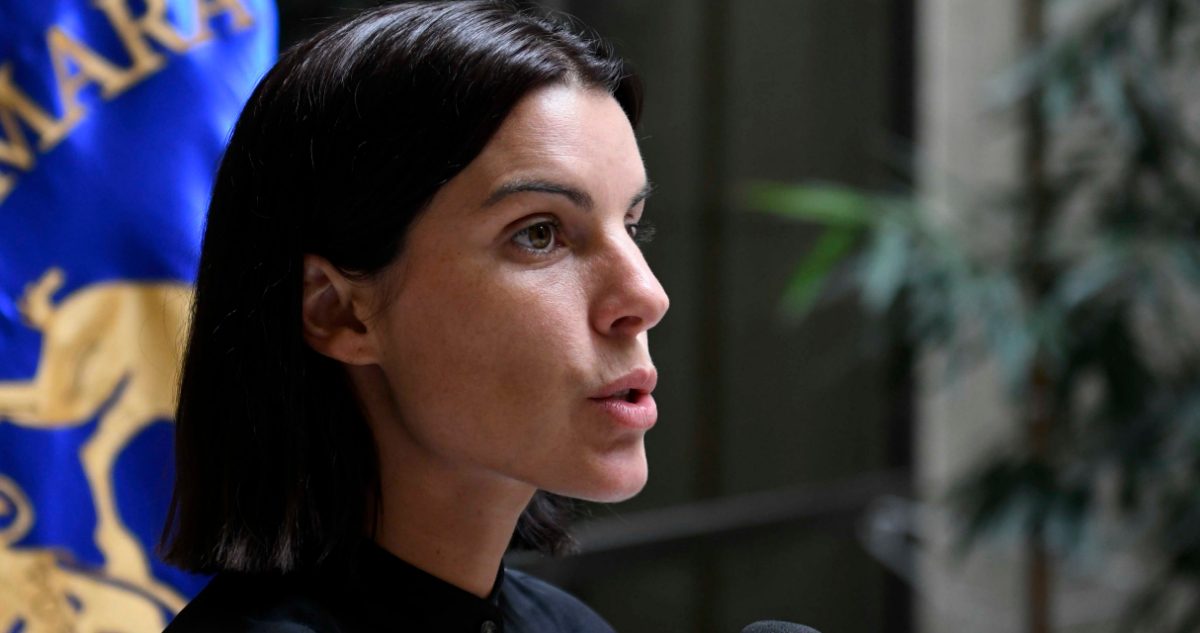 La diputada Maite Orsini hablando en un punto de prensa. Su equipo realizó un “telefonazo” para hablar de su preocupación por las amenazas que sufrieron-