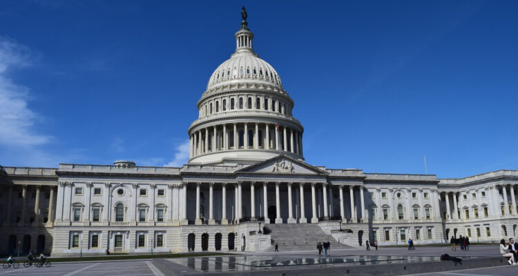 Gobierno de EEUU alerta que si el Congreso le sigue poniendo trabas la recesión será inminente