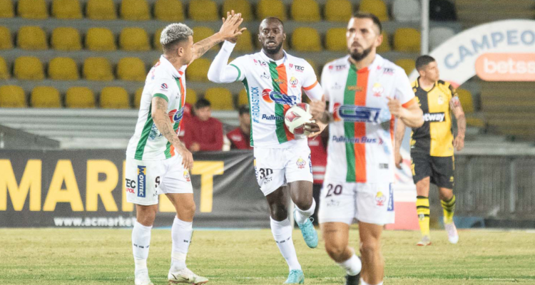 Cobresal salta al liderato del Campeonato Nacional.