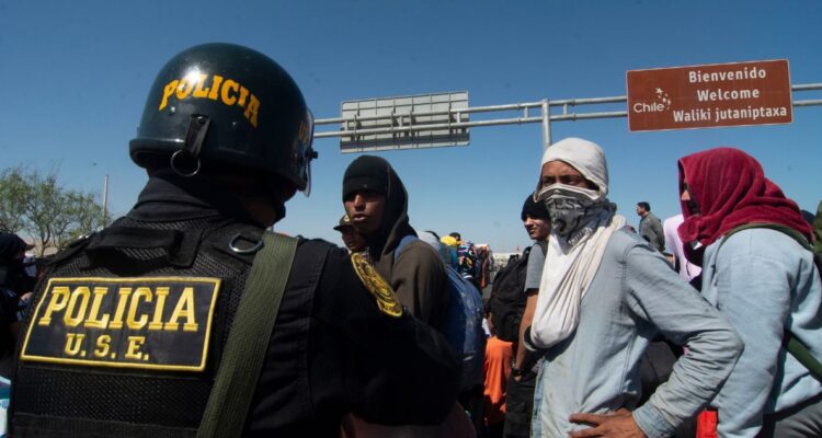 Críticas cruzadas y la intervención de Venezuela: en qué está la crisis migratoria entre Chile y Perú