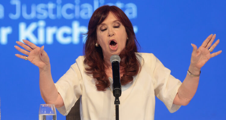 Cristina Kirchner acusa a oposición de encubrir atentado en su contra tras revelación de testigo clave