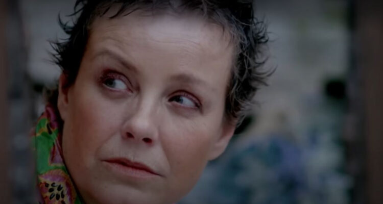 La animadora de televisión Claudia Conserva en el documental Brava.