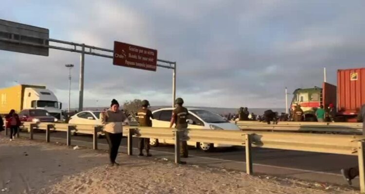 Nuevos incidentes en frontera entre Chile y Perú dejan al menos 2 detenidos: bloquearon paso vehicular