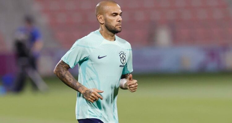 Compañero de prisión de Dani Alves se muestra preocupado por el estado del crack brasileño