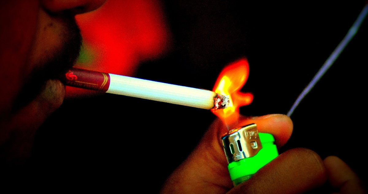 Dejar de fumar trae varios beneficios para la salud.