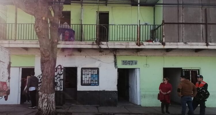 Desalojan vivienda de Renca tomada por arrendatarios que dejaron de pagar y la subdividieron