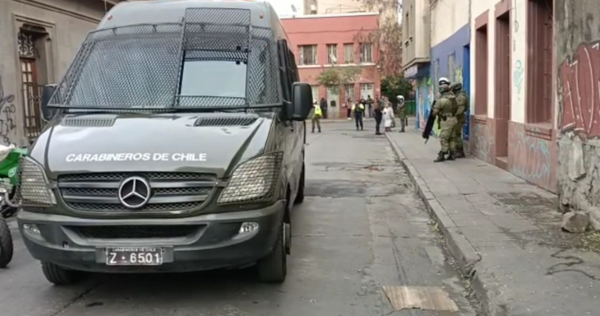 Municipalidad de Santiago y Carabineros concretan nuevo desalojo de casa tomada