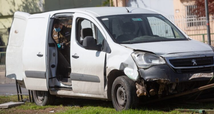 Cuatro detenidos por robo en Santiago: uno terminó baleado tras intentar atropellar a carabinero
