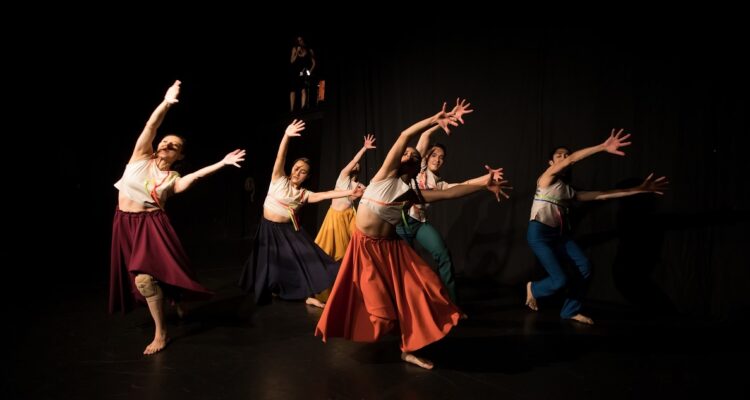 bailarines dia danza