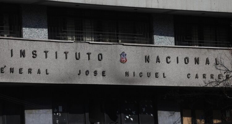 “Dictadura infantil”: profesor del Instituto Nacional critica nueva toma del recinto