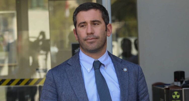 Diputado Benjamín Moreno (REP) sufre accidente al colisionar con radiopatrulla de Carabineros