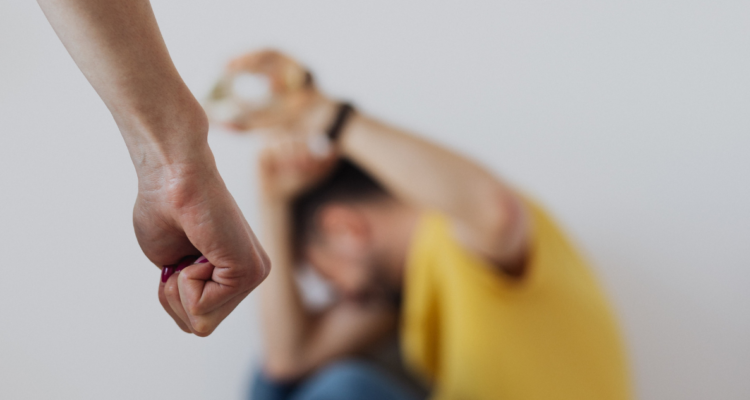 Dos detenidos en Los Ríos por robo y retención de víctima: por 7 horas drogaron a hombre y le robaron.