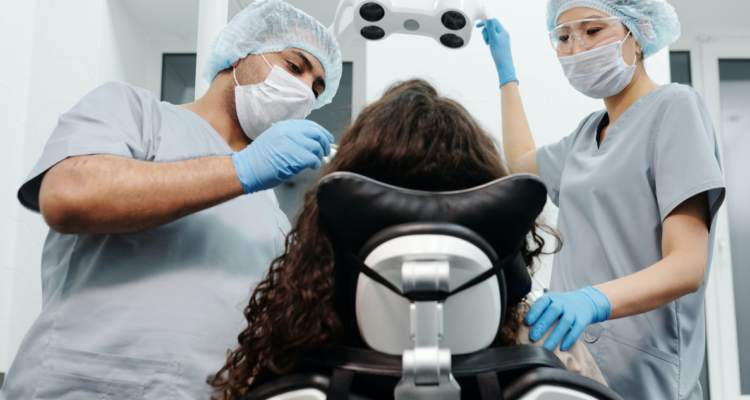 Investigan muerte de una menor que falleció en clínica dental en Puerto Montt durante procedimiento.