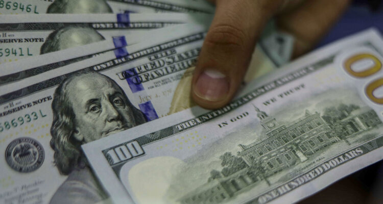 Dólar abre subiendo casi $10 y el cobre se ve perjudicado por decepcionantes datos desde China