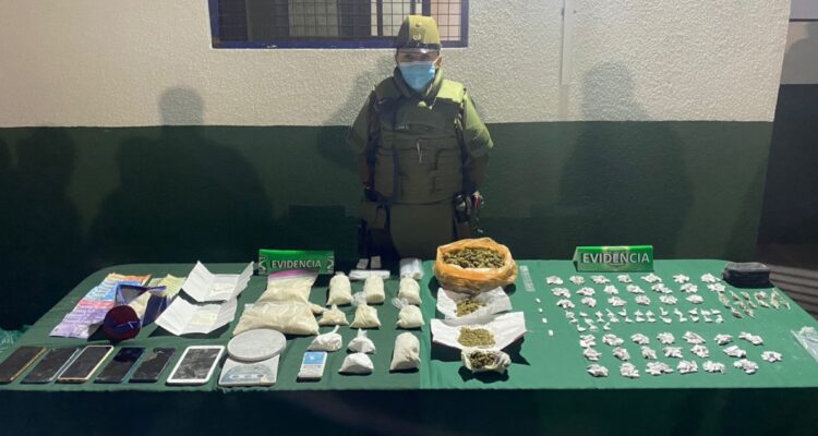 Tres detenidos tras ser sorprendidos en transacción de droga en Recoleta