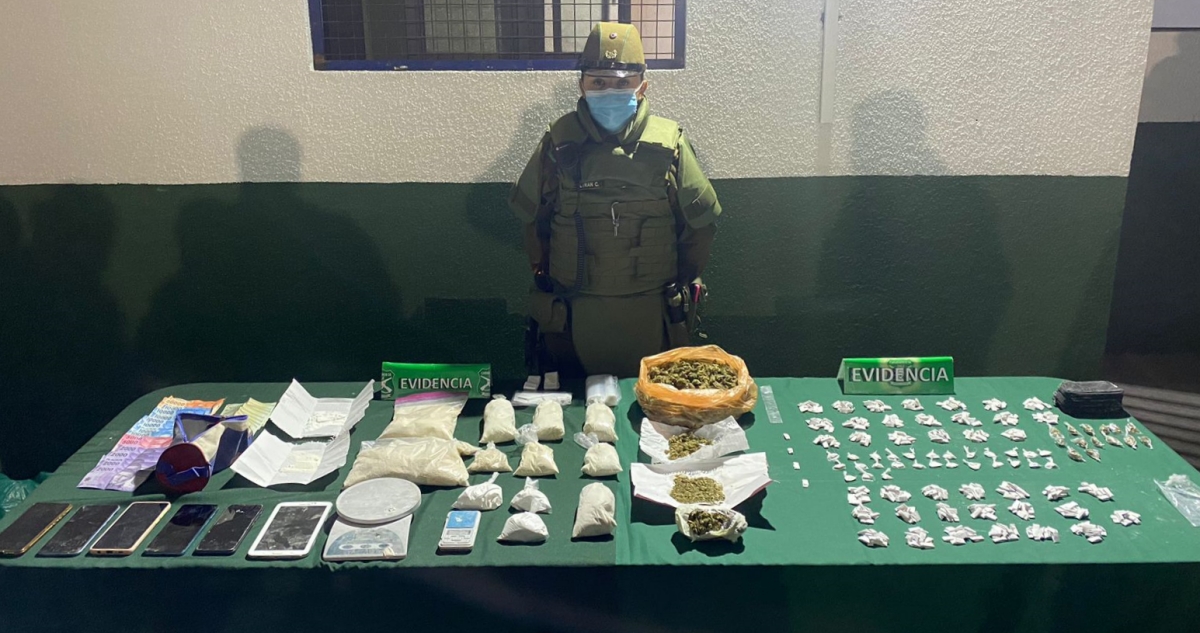 Tres detenidos tras ser sorprendidos en transacción de droga en Recoleta