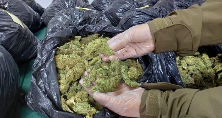 Incautan casi 138 kilos de droga desde un vehículo en Ruta 5 Sur: sujeto quedó en prisión preventiva