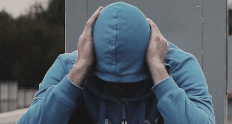 Padre desesperado pide ayuda para internar a su hijo: es drogadicto hace 14 años y está descontrolado.