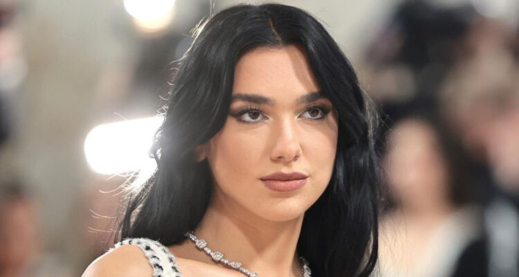 Dua Lipa en MET Gala